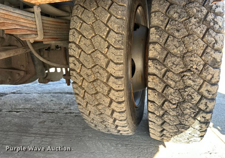 image for item DV0767 2013 Ford F450 SuperCab flatbed truck