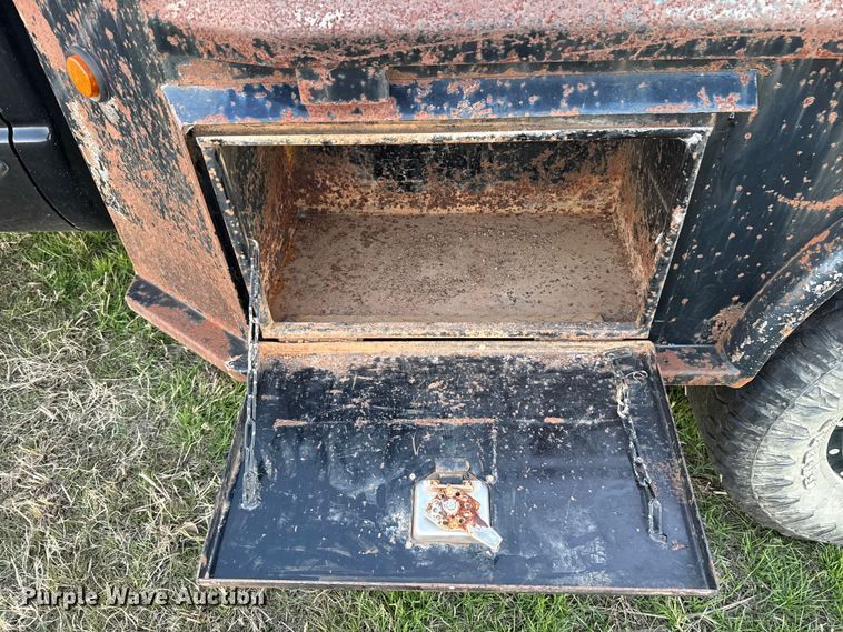 image for item DW5182 2006 Dodge Ram 3500 Big Horn Quad Cab flatbed pickup truck