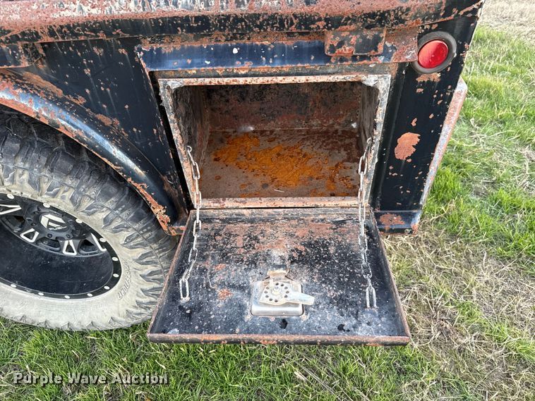 image for item DW5182 2006 Dodge Ram 3500 Big Horn Quad Cab flatbed pickup truck