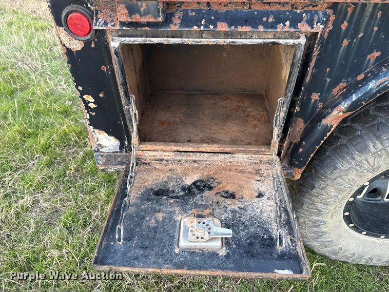 image for item DW5182 2006 Dodge Ram 3500 Big Horn Quad Cab flatbed pickup truck