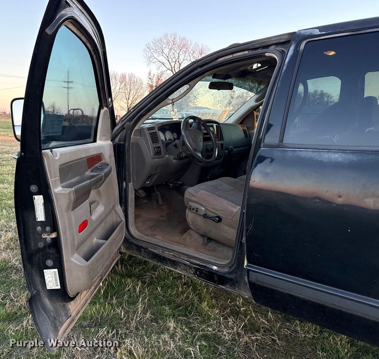 image for item DW5182 2006 Dodge Ram 3500 Big Horn Quad Cab flatbed pickup truck