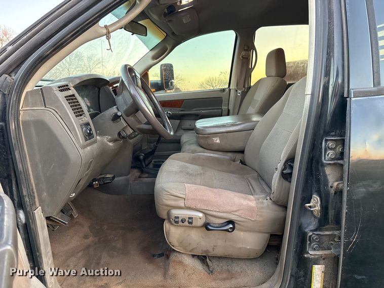 image for item DW5182 2006 Dodge Ram 3500 Big Horn Quad Cab flatbed pickup truck