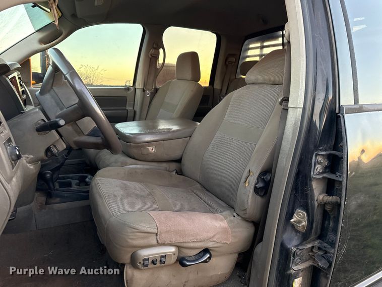 image for item DW5182 2006 Dodge Ram 3500 Big Horn Quad Cab flatbed pickup truck