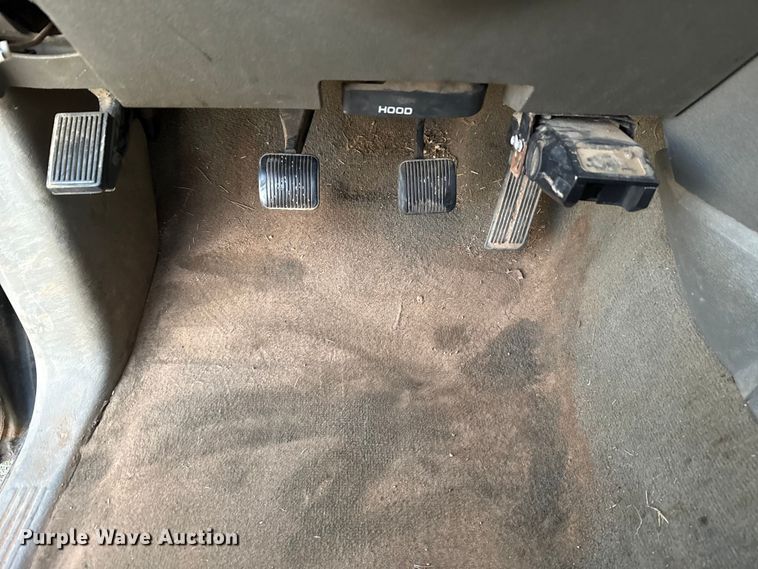 image for item DW5182 2006 Dodge Ram 3500 Big Horn Quad Cab flatbed pickup truck