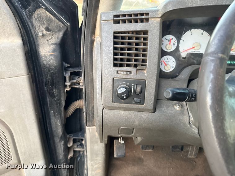 image for item DW5182 2006 Dodge Ram 3500 Big Horn Quad Cab flatbed pickup truck