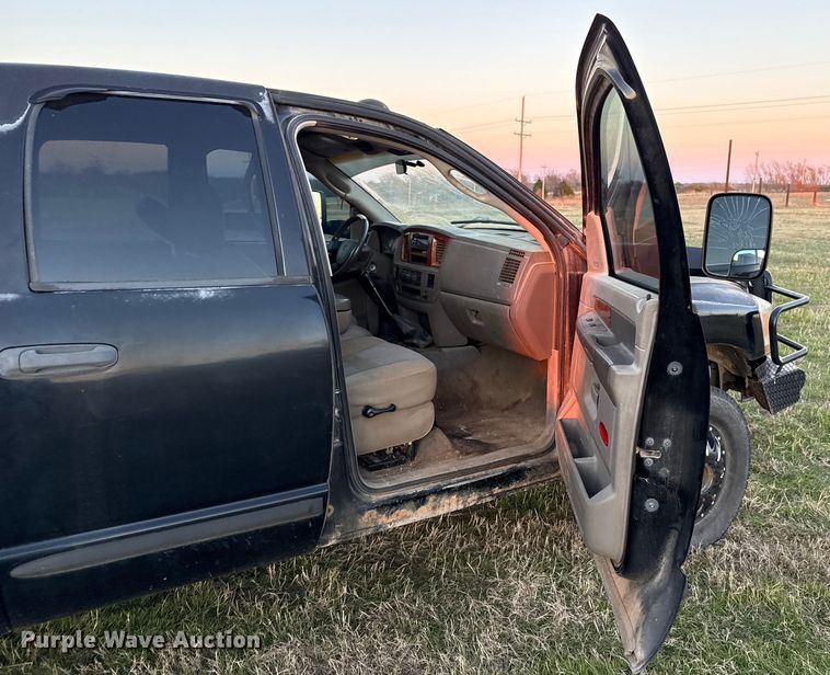 image for item DW5182 2006 Dodge Ram 3500 Big Horn Quad Cab flatbed pickup truck