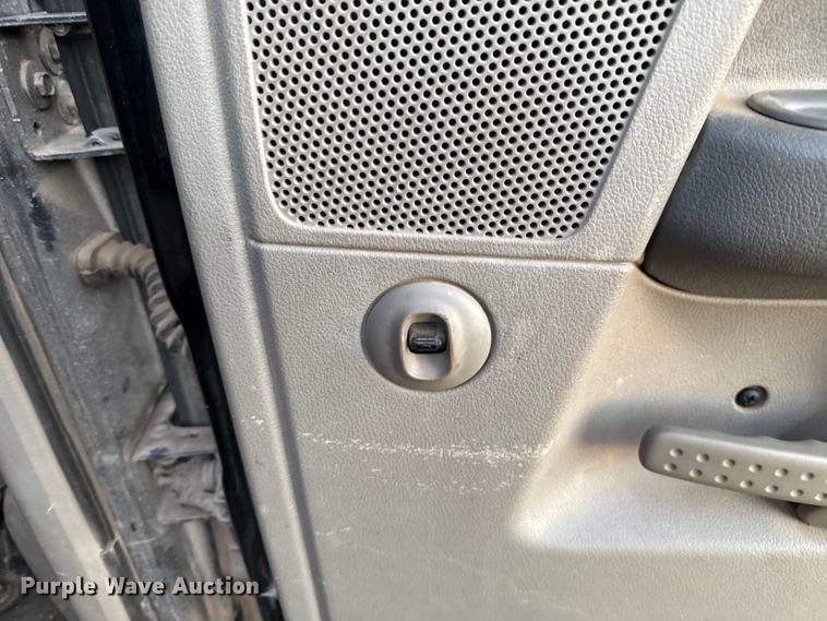 image for item DW5182 2006 Dodge Ram 3500 Big Horn Quad Cab flatbed pickup truck