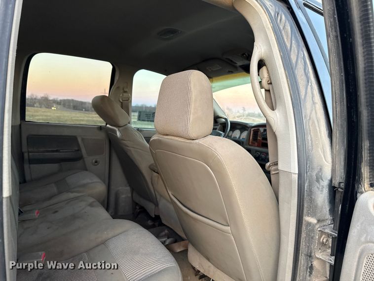 image for item DW5182 2006 Dodge Ram 3500 Big Horn Quad Cab flatbed pickup truck