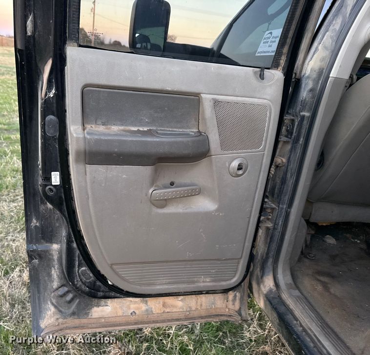 image for item DW5182 2006 Dodge Ram 3500 Big Horn Quad Cab flatbed pickup truck