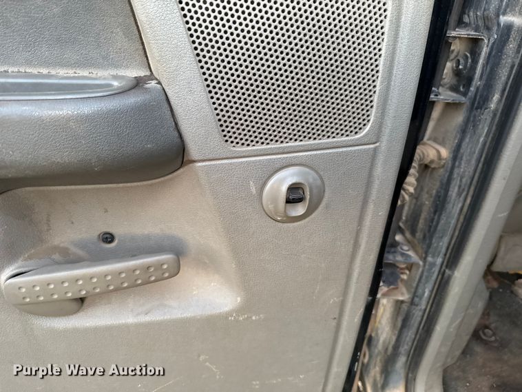 image for item DW5182 2006 Dodge Ram 3500 Big Horn Quad Cab flatbed pickup truck