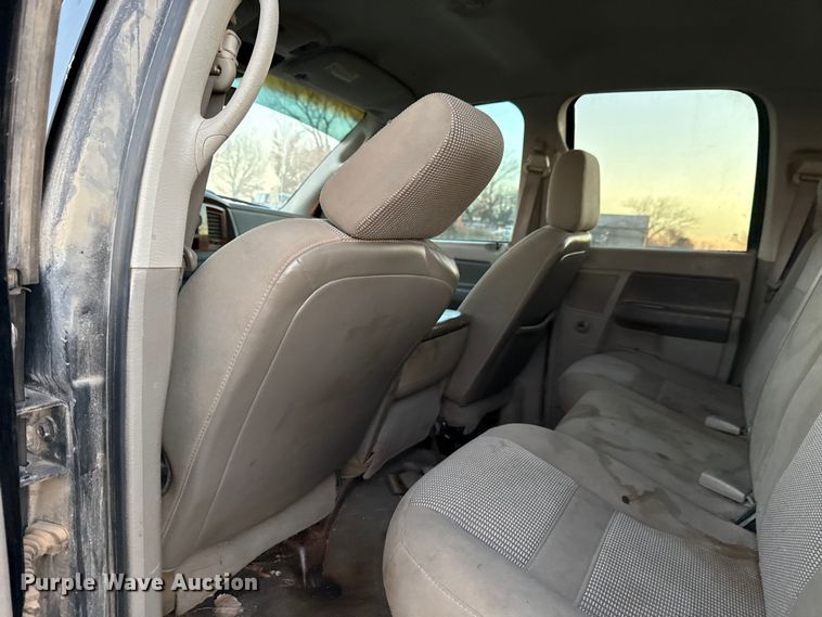 image for item DW5182 2006 Dodge Ram 3500 Big Horn Quad Cab flatbed pickup truck