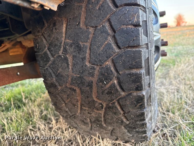 image for item DW5182 2006 Dodge Ram 3500 Big Horn Quad Cab flatbed pickup truck