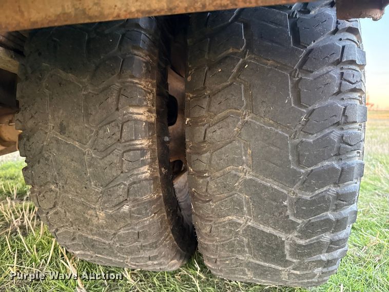 image for item DW5182 2006 Dodge Ram 3500 Big Horn Quad Cab flatbed pickup truck