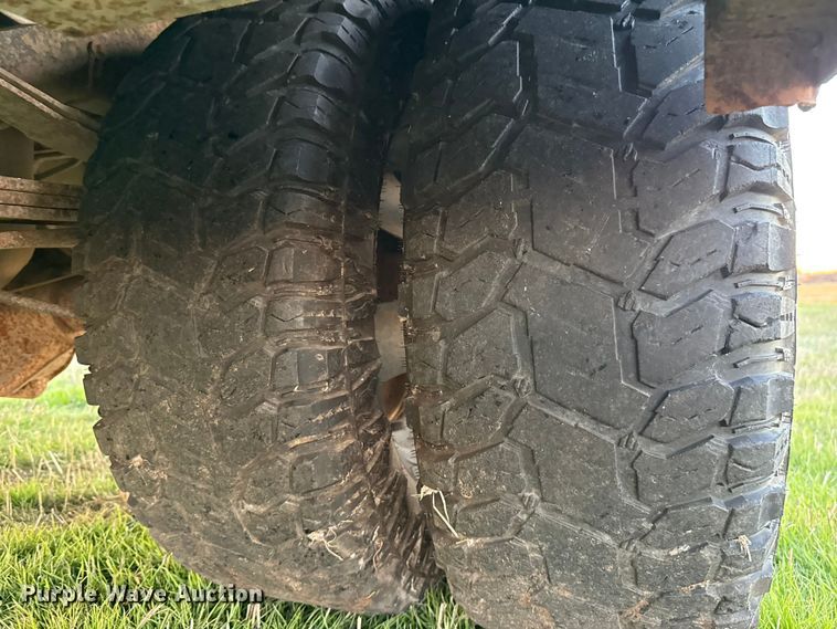 image for item DW5182 2006 Dodge Ram 3500 Big Horn Quad Cab flatbed pickup truck