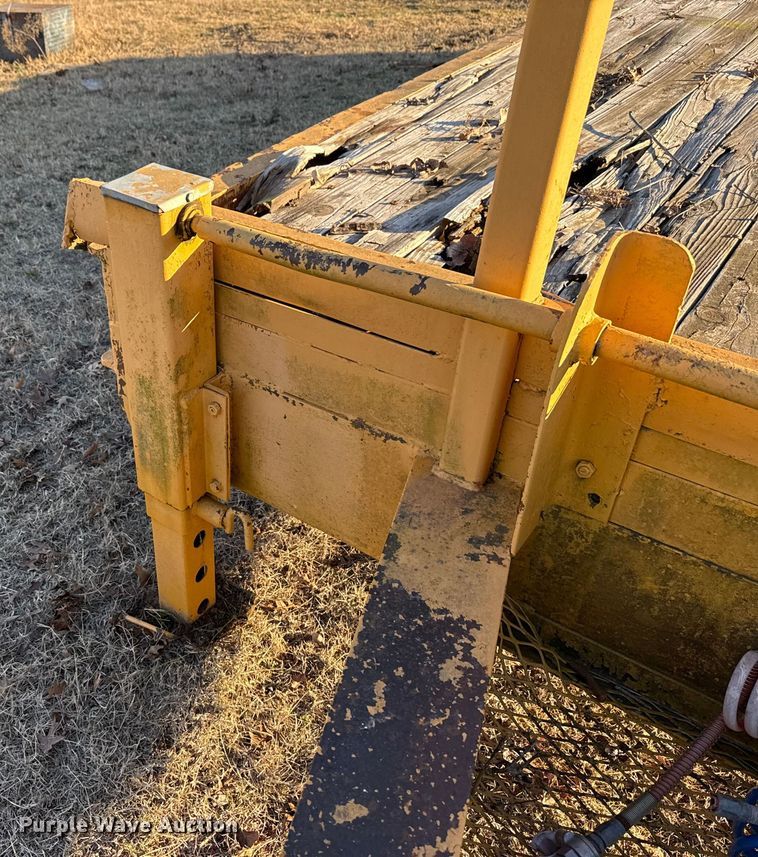 image for item DW5188 1989 Belshe T-10 equipment trailer