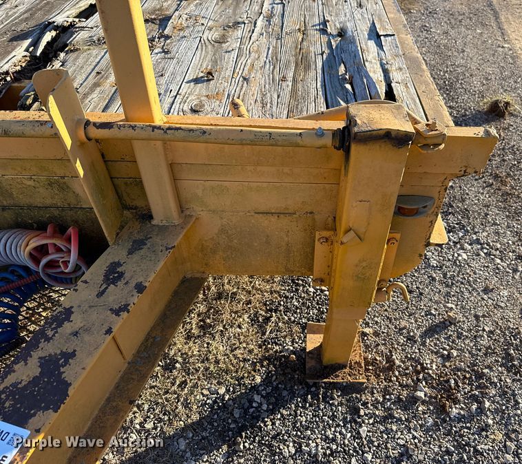 image for item DW5188 1989 Belshe T-10 equipment trailer