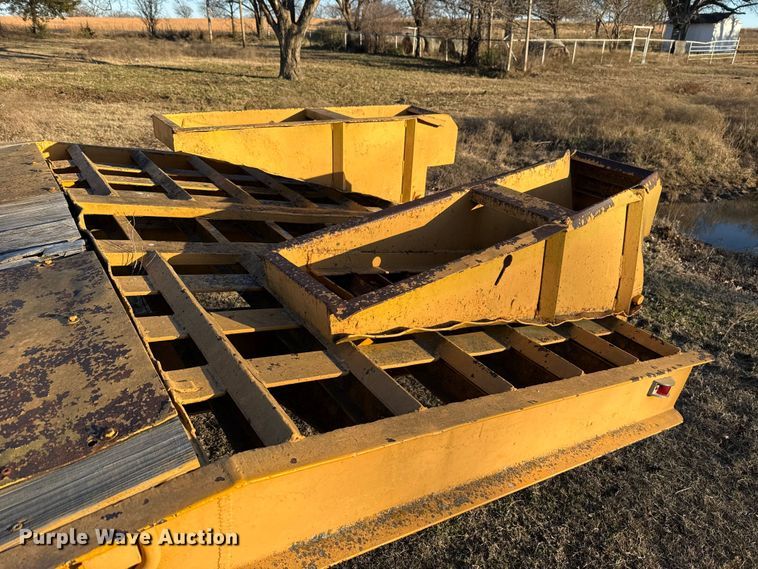 image for item DW5188 1989 Belshe T-10 equipment trailer