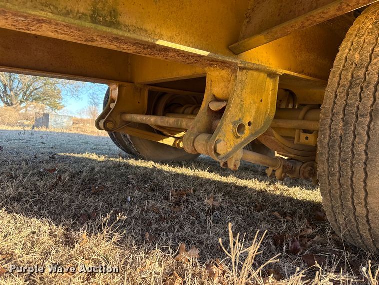 image for item DW5188 1989 Belshe T-10 equipment trailer