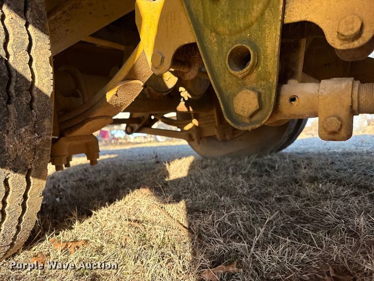 image for item DW5188 1989 Belshe T-10 equipment trailer