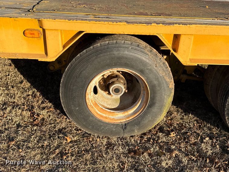 image for item DW5188 1989 Belshe T-10 equipment trailer