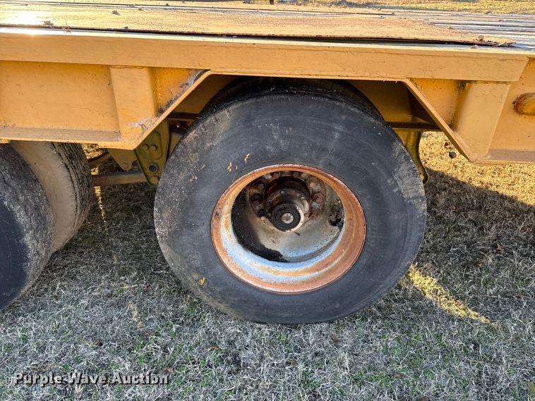 image for item DW5188 1989 Belshe T-10 equipment trailer