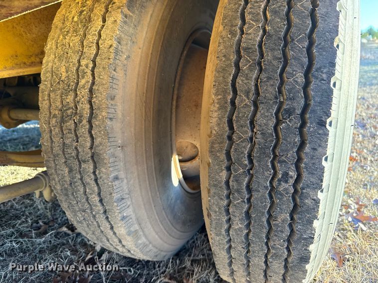 image for item DW5188 1989 Belshe T-10 equipment trailer