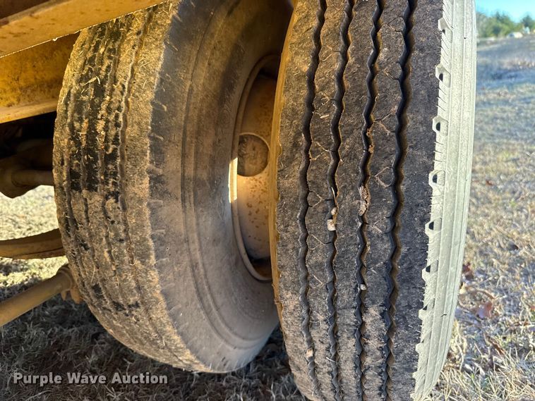 image for item DW5188 1989 Belshe T-10 equipment trailer