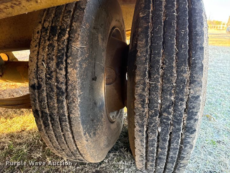 image for item DW5188 1989 Belshe T-10 equipment trailer