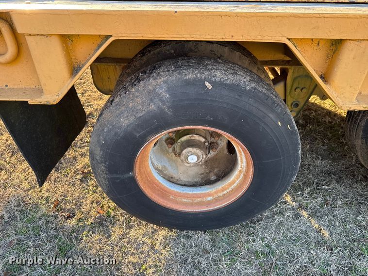 image for item DW5188 1989 Belshe T-10 equipment trailer
