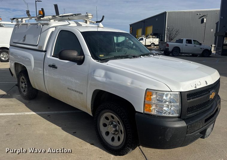 image for item DW6698 2013 Chevrolet Silverado 1500 pickup truck