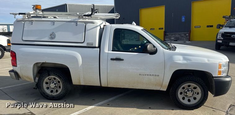 image for item DW6698 2013 Chevrolet Silverado 1500 pickup truck