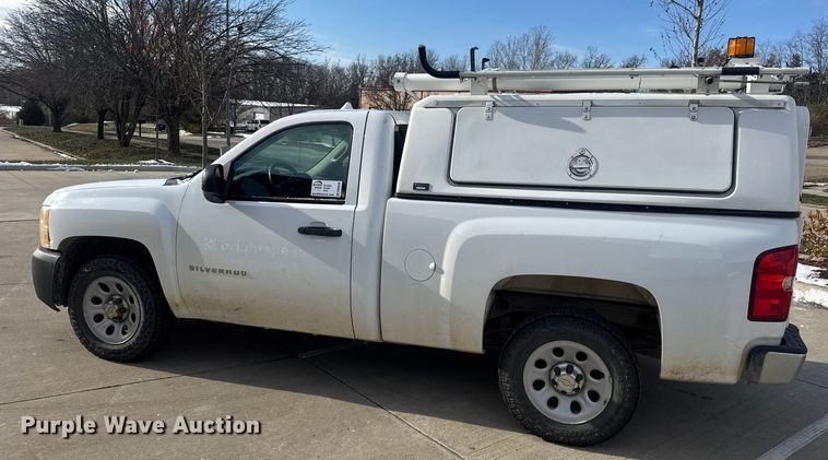 image for item DW6698 2013 Chevrolet Silverado 1500 pickup truck