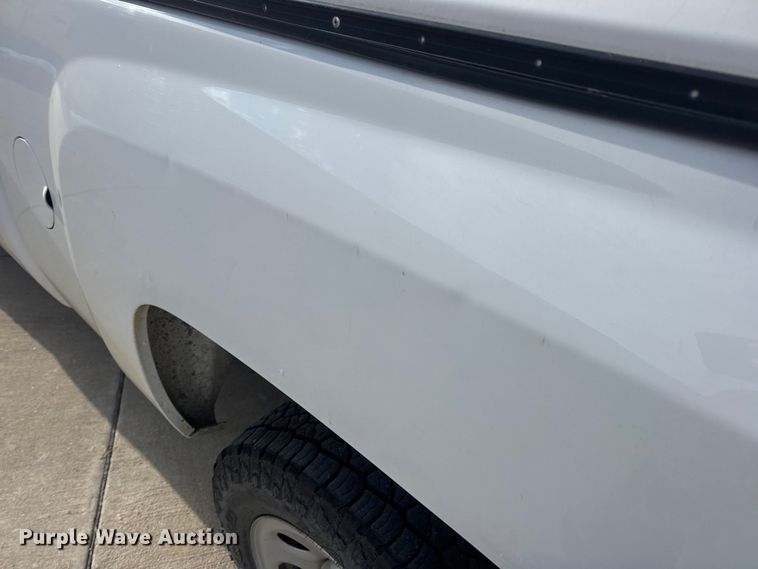 image for item DW6698 2013 Chevrolet Silverado 1500 pickup truck