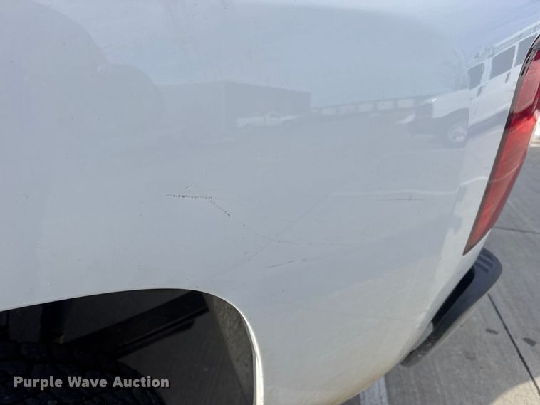 image for item DW6698 2013 Chevrolet Silverado 1500 pickup truck