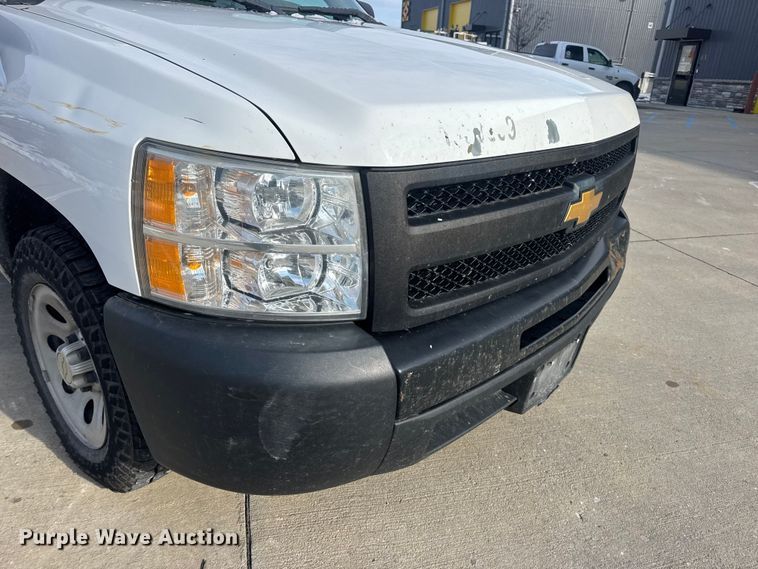 image for item DW6698 2013 Chevrolet Silverado 1500 pickup truck