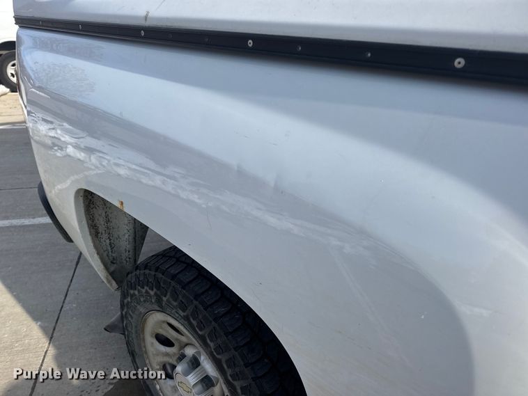 image for item DW6698 2013 Chevrolet Silverado 1500 pickup truck