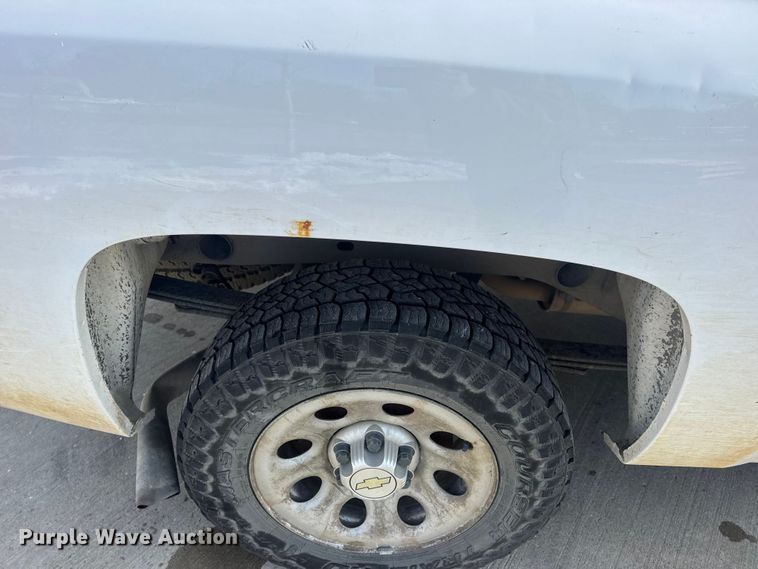 image for item DW6698 2013 Chevrolet Silverado 1500 pickup truck