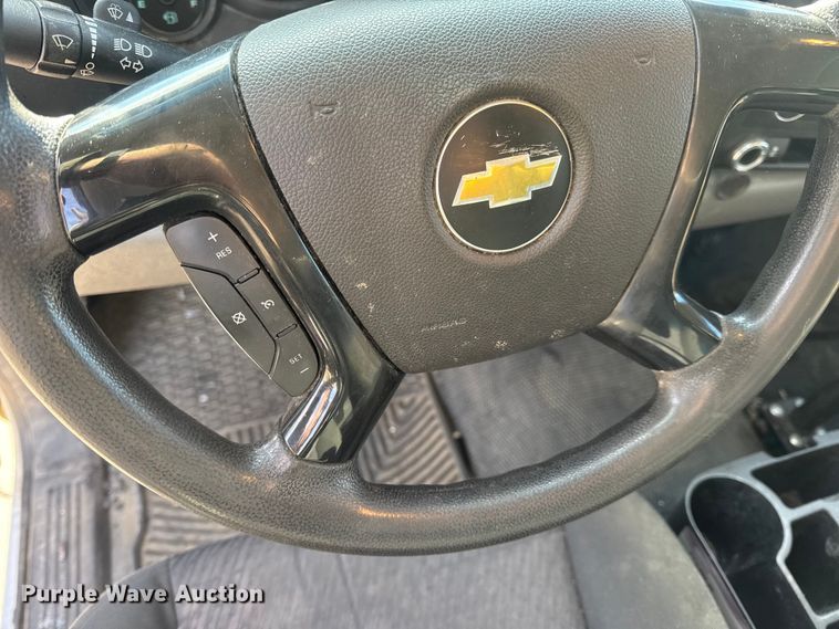 image for item DW6698 2013 Chevrolet Silverado 1500 pickup truck