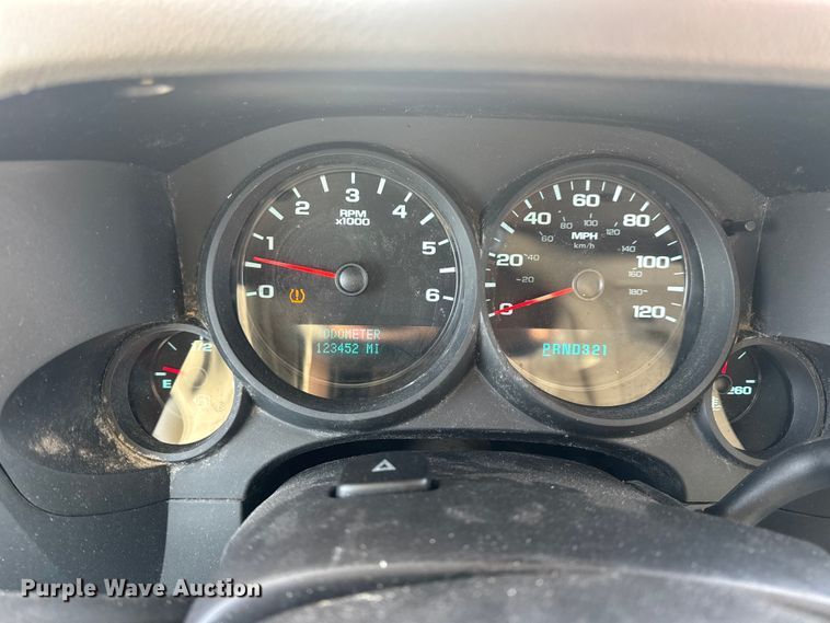 image for item DW6698 2013 Chevrolet Silverado 1500 pickup truck