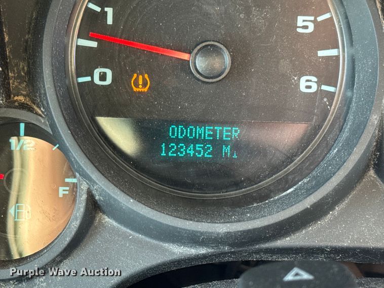 image for item DW6698 2013 Chevrolet Silverado 1500 pickup truck