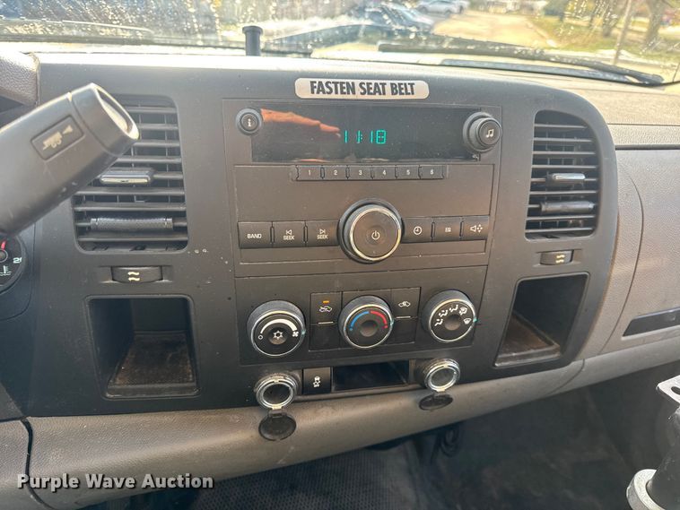 image for item DW6698 2013 Chevrolet Silverado 1500 pickup truck