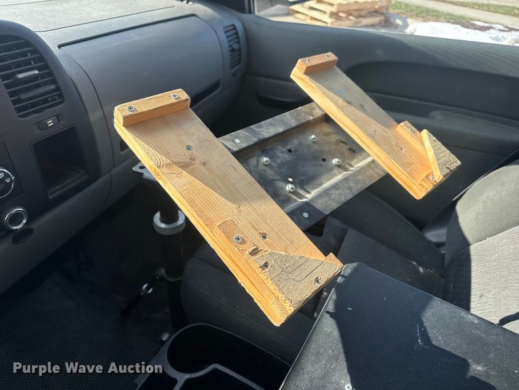 image for item DW6698 2013 Chevrolet Silverado 1500 pickup truck