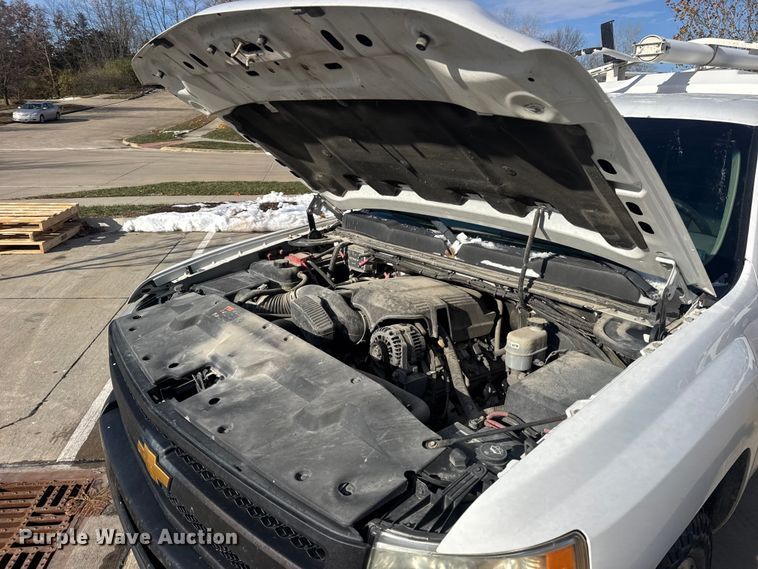 image for item DW6698 2013 Chevrolet Silverado 1500 pickup truck