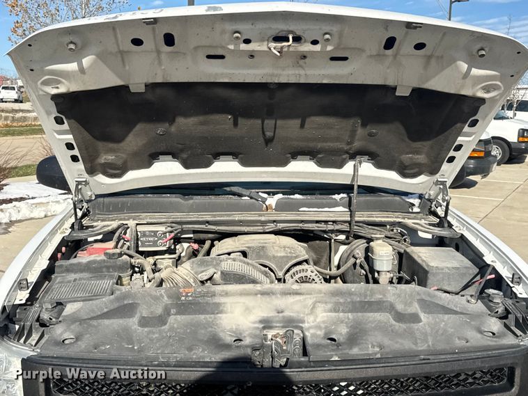 image for item DW6698 2013 Chevrolet Silverado 1500 pickup truck