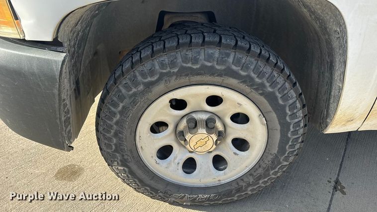 image for item DW6698 2013 Chevrolet Silverado 1500 pickup truck