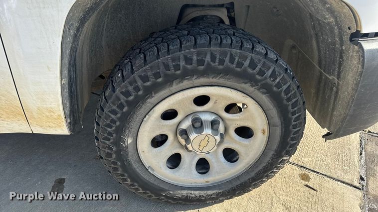 image for item DW6698 2013 Chevrolet Silverado 1500 pickup truck