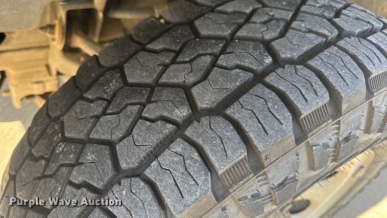 image for item DW6698 2013 Chevrolet Silverado 1500 pickup truck