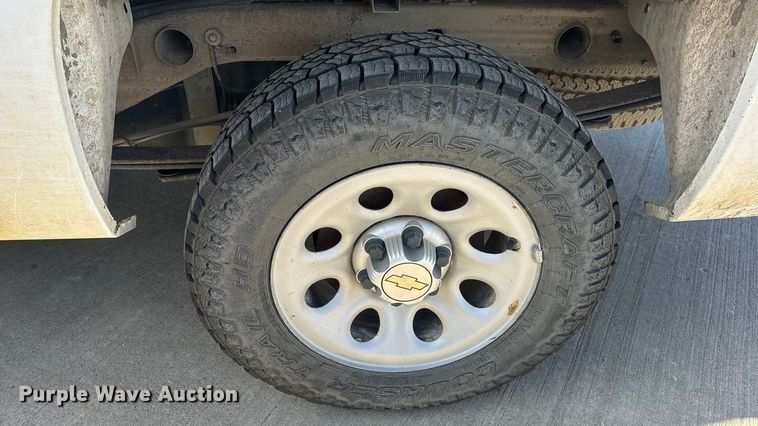 image for item DW6698 2013 Chevrolet Silverado 1500 pickup truck