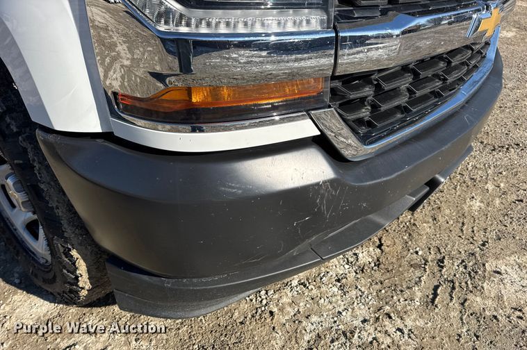 image for item DW6700 2017 Chevrolet Silverado 1500 Crew Cab pickup truck