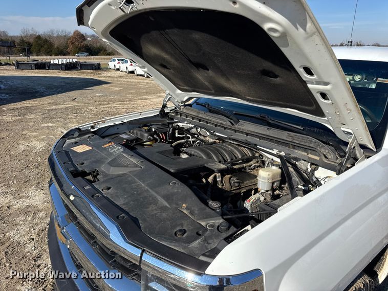 image for item DW6700 2017 Chevrolet Silverado 1500 Crew Cab pickup truck